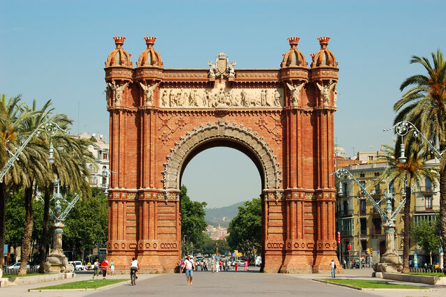 File:Arc de Triomf.jpg