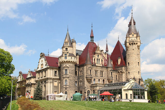 File:RealWorld Moszna Castle.jpg