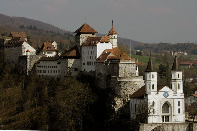 File:RealWorld Aarburg Castle.jpg