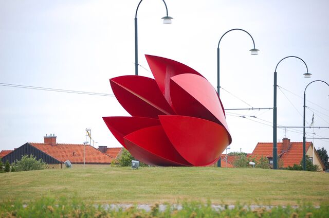 File:RealWorld Tulip Sculpture.jpg