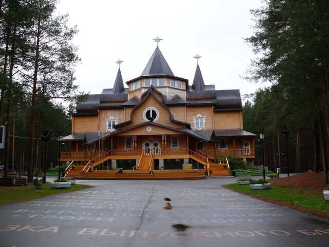 File:RealWorld Russian House.jpg