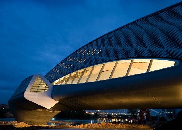 File:RealWorld Zaragoza Bridge.jpg