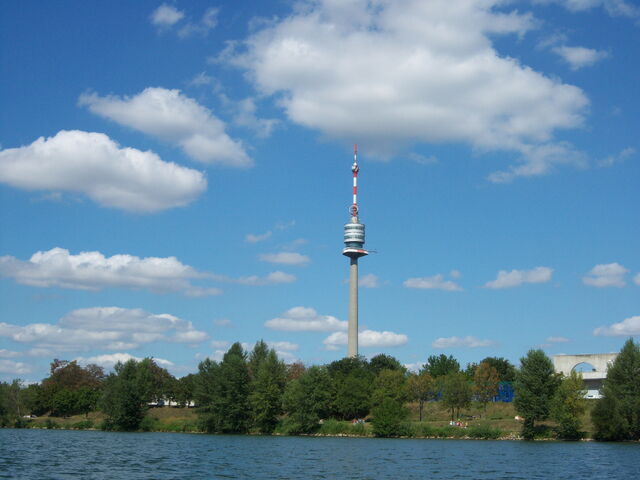 File:Donauturm.jpg