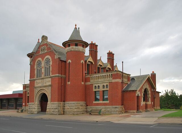 File:RealWorld Bairnsdale Court.jpg