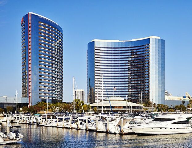 File:RealWorld Yacht Harbor Hotel.jpg