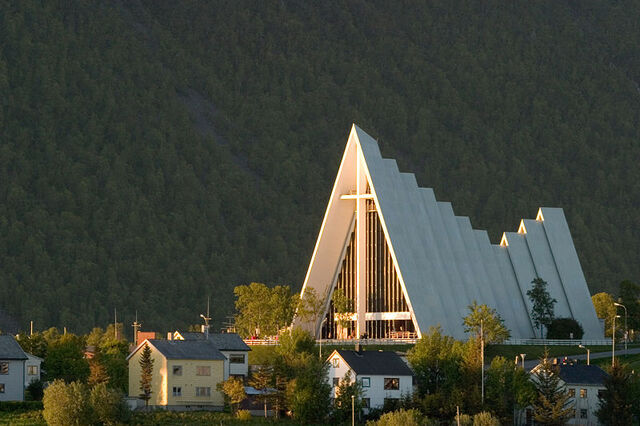 File:RealWorld Arctic Cathedral.jpg
