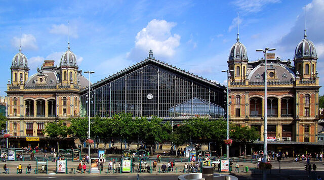 File:RealWorld Budapest-Nyugati Station.jpg