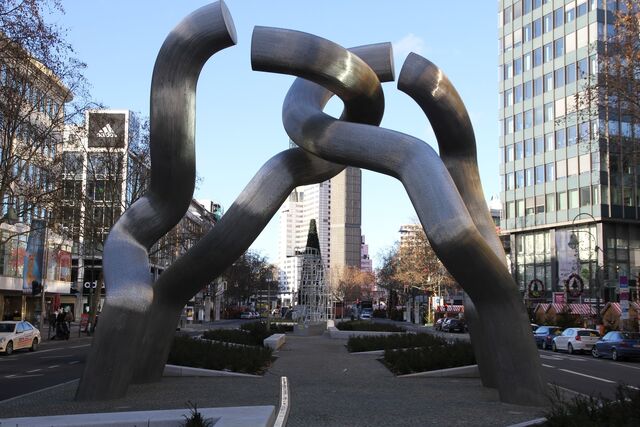 File:RealWorld Unity sculpture.jpg