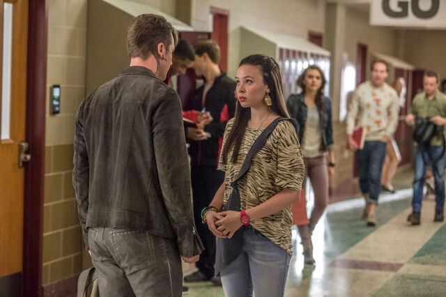 File:Star-Crossed 1x04 RomanJulia.jpg