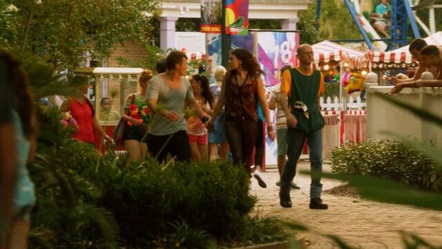 File:Star-Crossed 1x02 RomanEmery.jpg