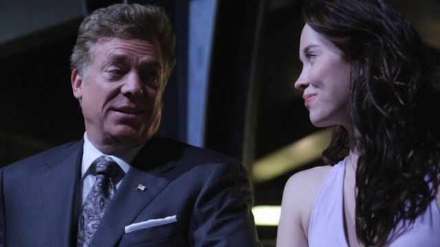 File:Chloe and father.jpg