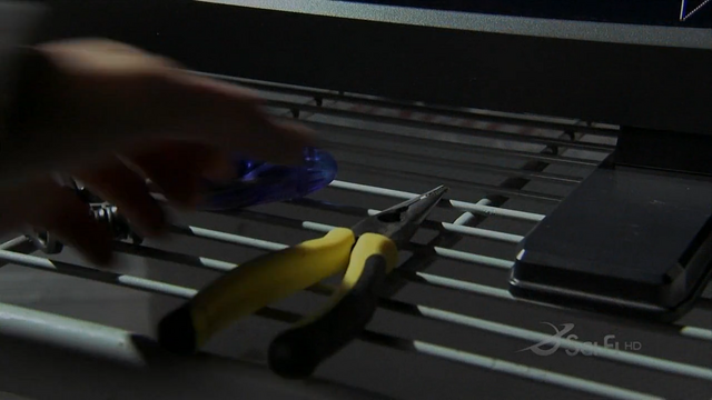 File:Pliers.png