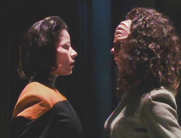 Fitxer:B'Elanna Cares.jpg