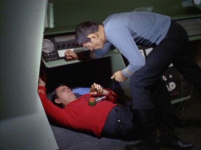 File:1000px-ScottyAndSpockTryRepairs.jpg