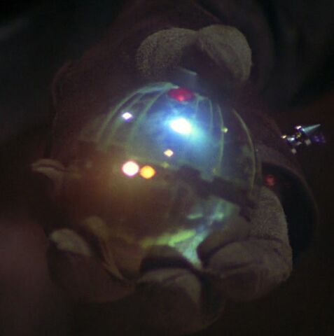 File:RotJ Leia holding Thermal Detonator.jpg