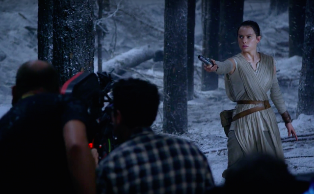 File:Daisy Ridley films lightsaber duel.png
