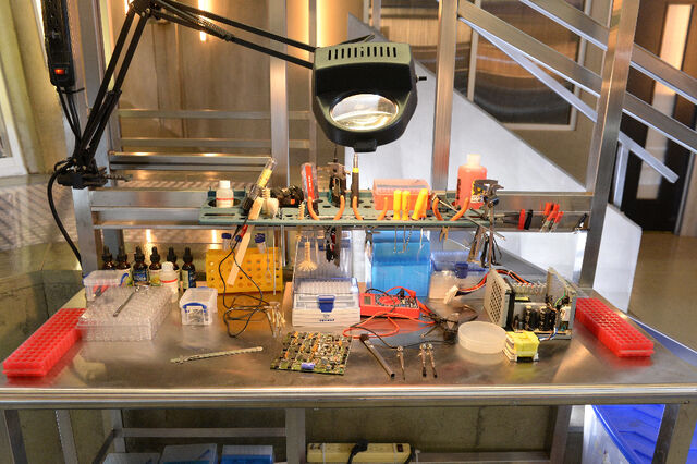 File:BTS-1x05-29.jpg