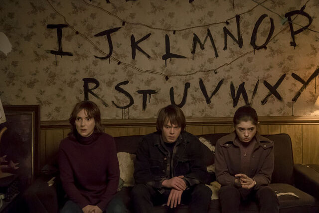 File:Jonathan Byers, Nancy Wheeler.jpg