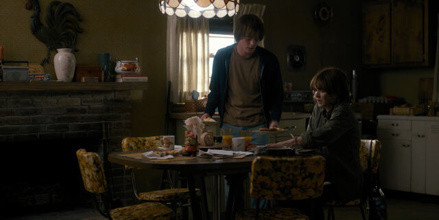 File:ST 1x02 Byers Kitchen.jpg