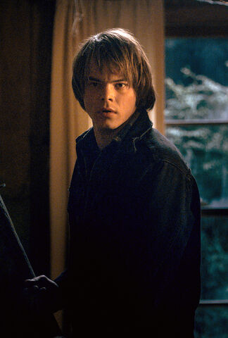 Plik:Jonathan Byers.jpg