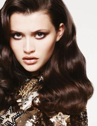 Plik:Chloe-lecareux-grazia-november-2011.jpg
