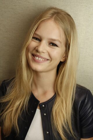 Plik:968full-anna-luisa-ewers.jpg