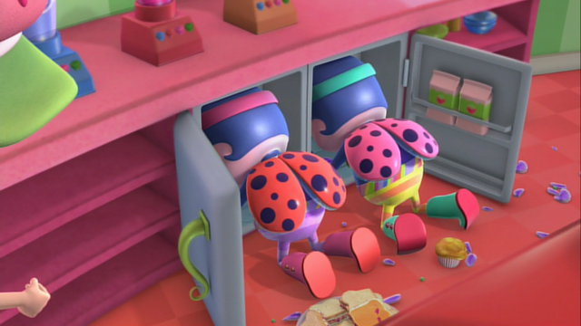File:Katie Sadie back.png