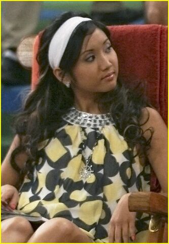 File:Ashley-tisdale-suite-life-on-deck-08.jpg