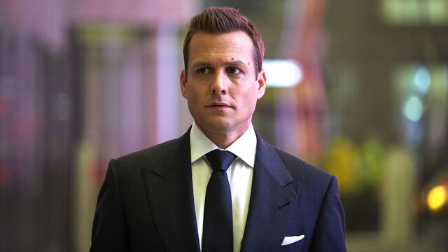 File:S04E03Promo07 - Harvey.jpg