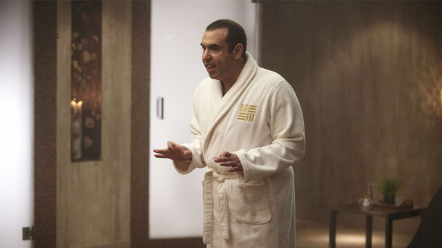 File:S03E05Promo03 - Louis.jpg