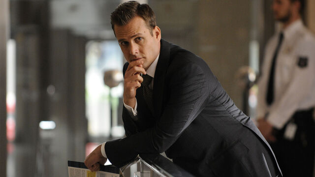 File:S02E02Promo02 - Harvey.jpg