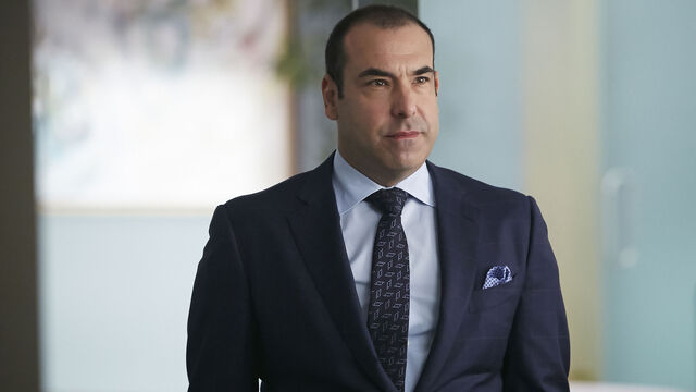 File:S04E02Promo03 - Louis.jpg