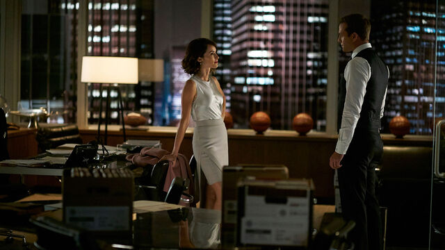 File:Scottie & Harvey - Suits 5x13.jpg