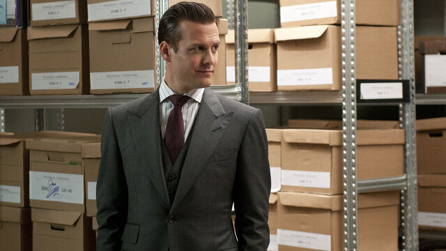 File:S01E02Promo04 - Harvey.jpg