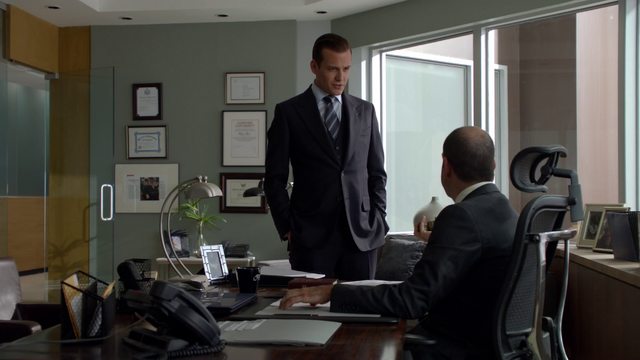 File:S01E05P131 Harvey.png