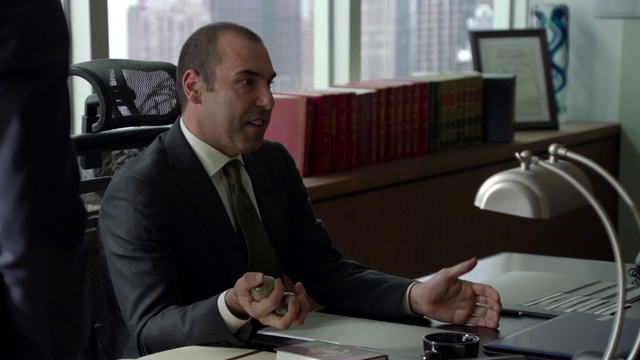 File:S01E05P129 Louis.png