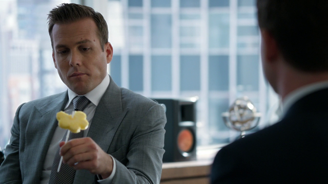 File:Harvey's Pineapple (2x02).png