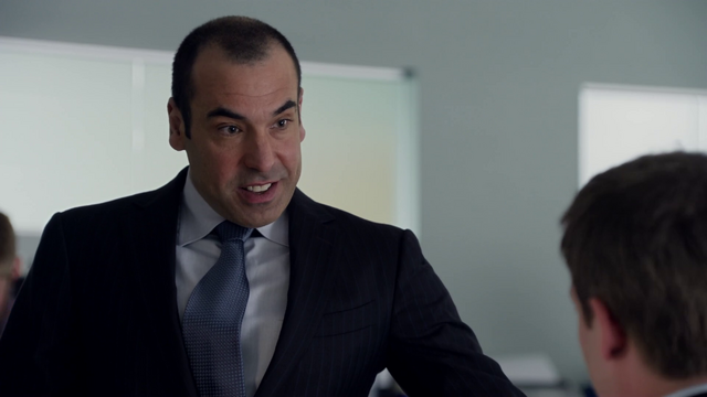 File:S01E02P036 Louis.png