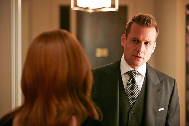 File:S05E02Promo06 - Harvey.jpg