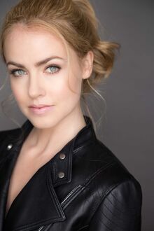 Amanda Schull.jpg