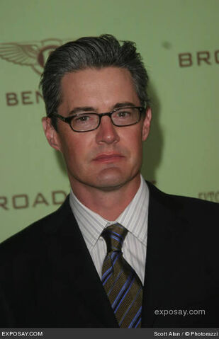File:Kyle-maclachlan-12th-annual-elton-john-aids-foundation-oscar-party-co-hosted-by-in-style-arrivals-dvvR0c.jpg