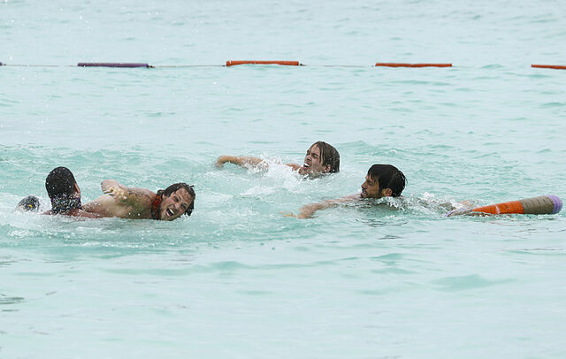 File:S33 press photos ep4 0034.jpg