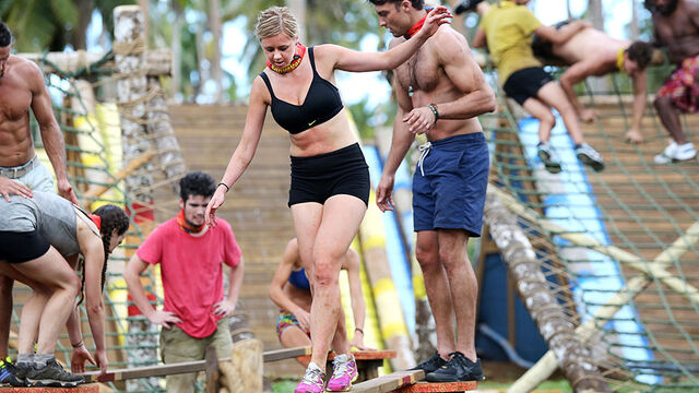 File:Australian-Survivor-Episode-1-Throw-One-Over-Immunity-Challenge-Aganoa-Tribe---Phoebe-and-Rohan.jpg
