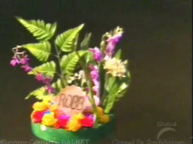 File:Robbswreath.png