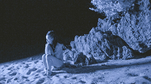 File:Lindsey-Ogle-sits-alone1.jpg