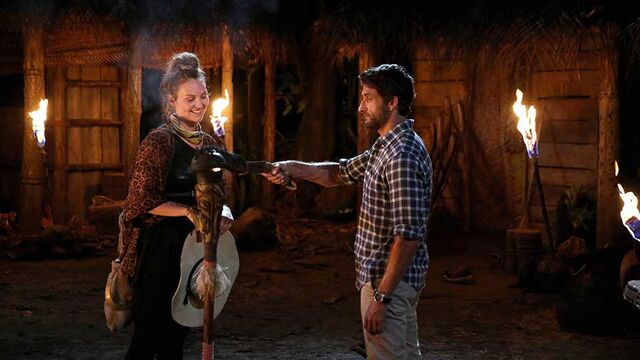File:Australian-Survivor-Episode-10-Tribal-Council-Vavau---Kat-Leaves2 900x506.jpg