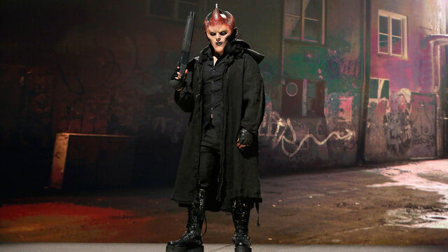 File:Julian S8 Ep10 Spotlight.jpg