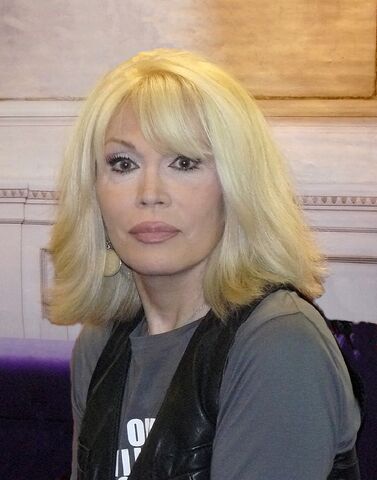 Datei:Amanda Lear 2010 a.jpg