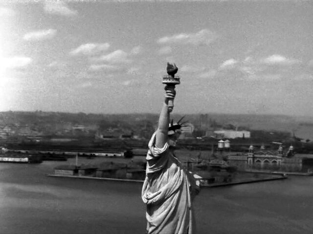 File:StatueOfLibertyAndEllisIsland.jpg