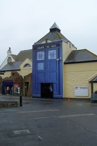 File:Exhibition Lands End.jpg